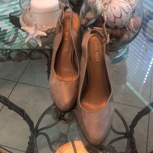 Nine West sling back heals in Nude